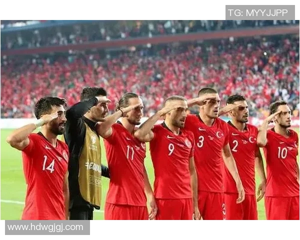 足球明星闪耀登场瞬间捕捉精彩瞬间引爆全场热情 足球明星闪耀登场瞬间捕捉精彩瞬间引爆全场热情